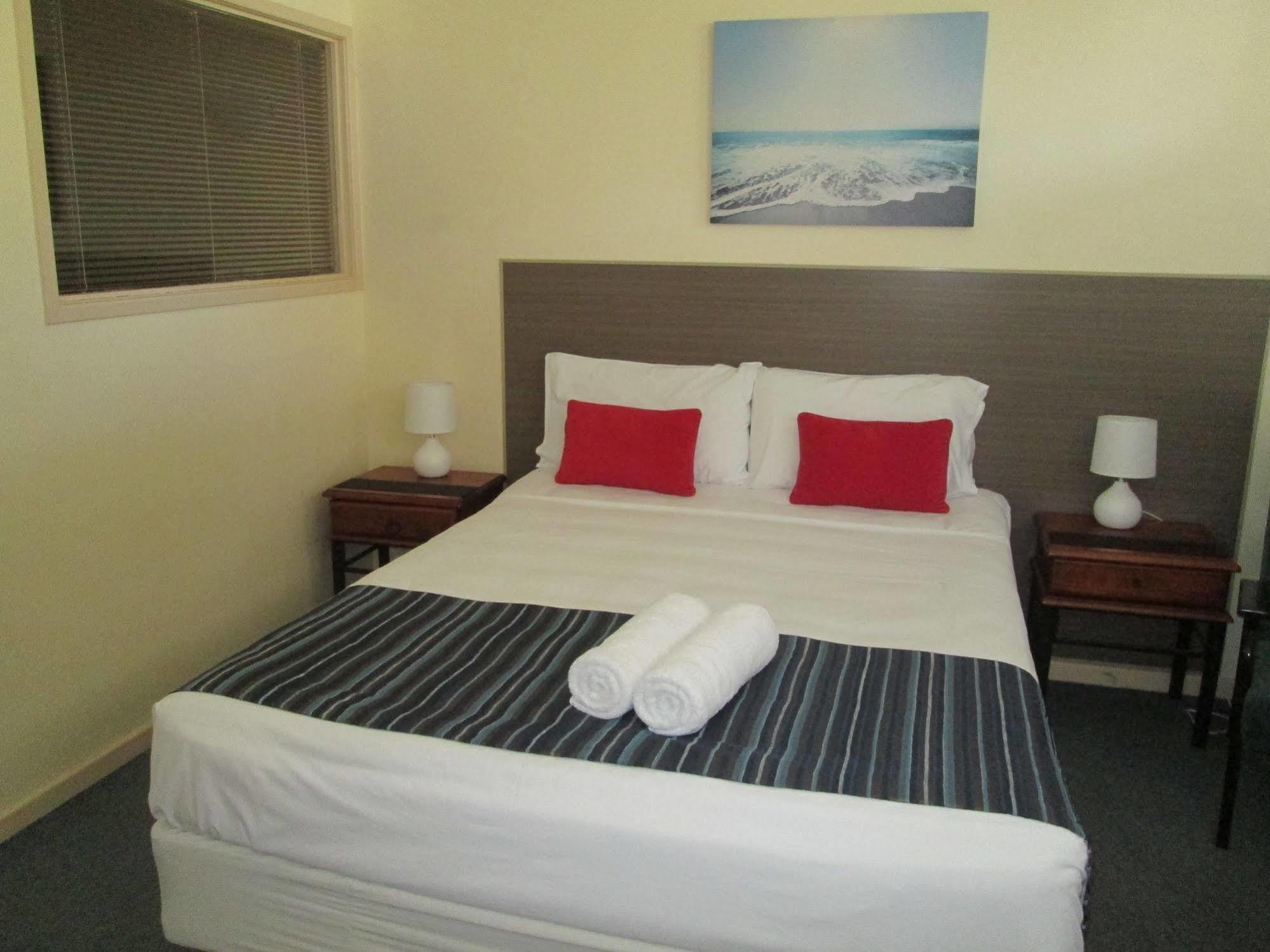 Tower Court Motel - Adults Only Haven Hervey Bay Esterno foto