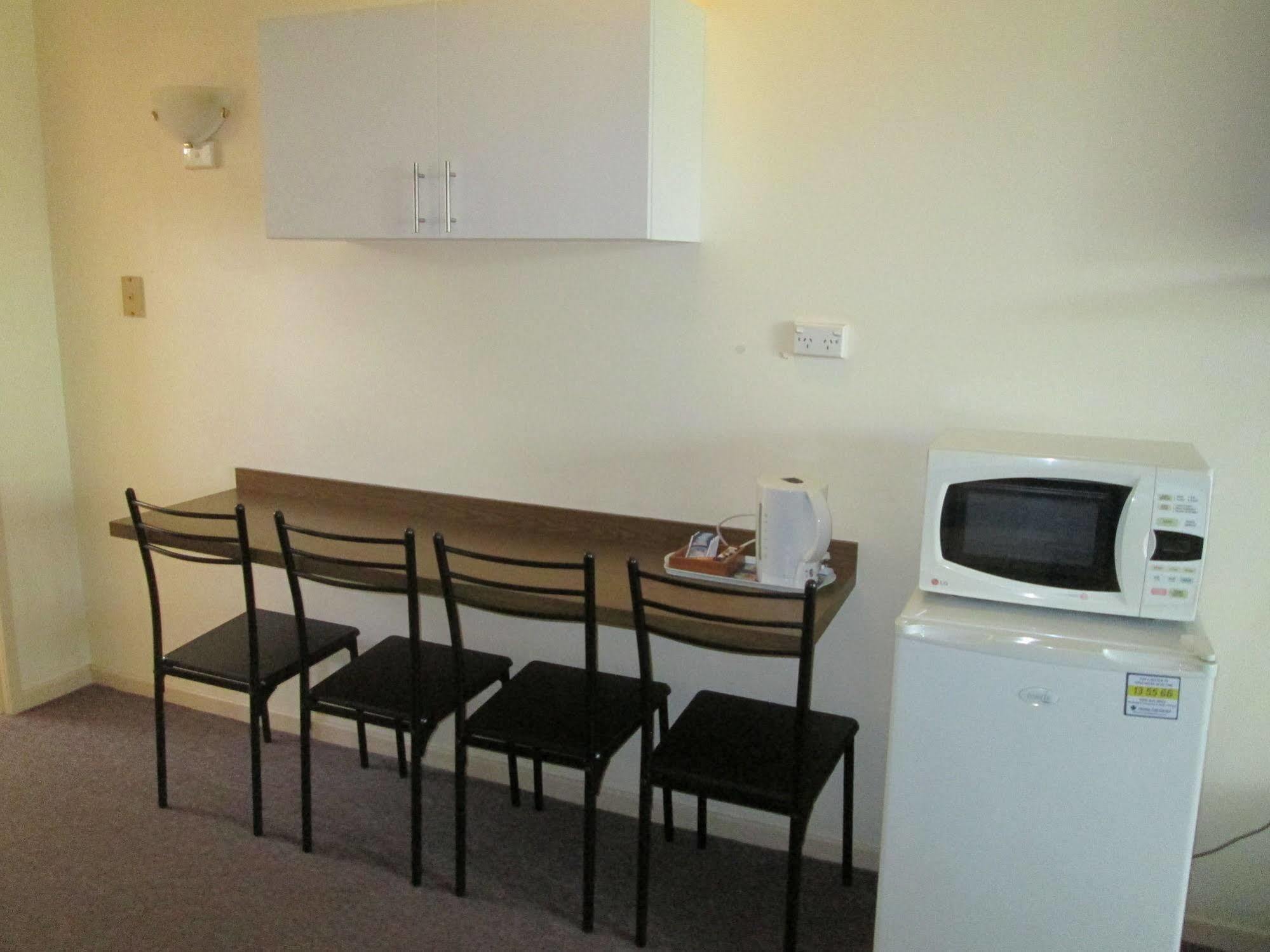 Tower Court Motel - Adults Only Haven Hervey Bay Esterno foto