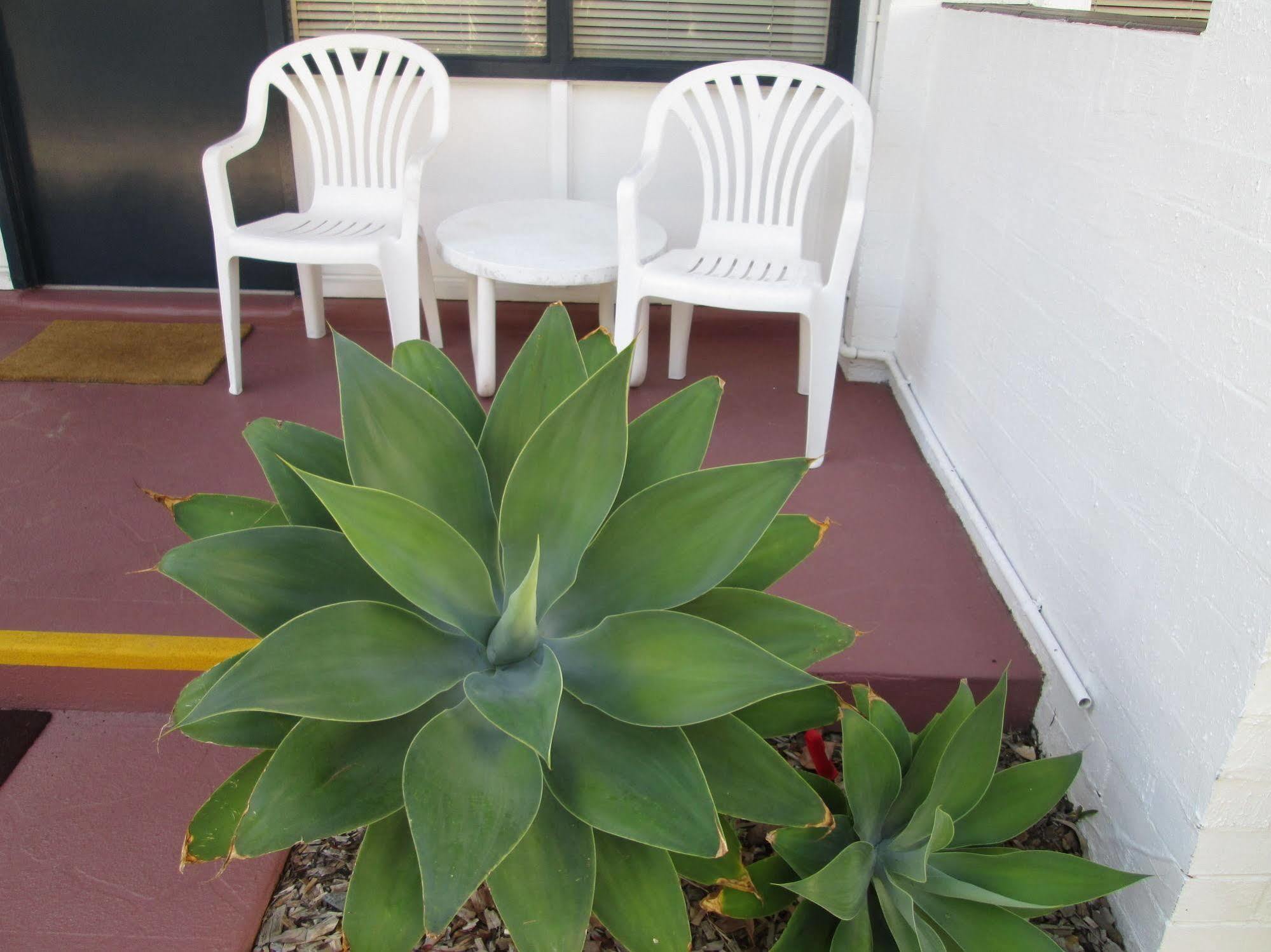 Tower Court Motel - Adults Only Haven Hervey Bay Esterno foto