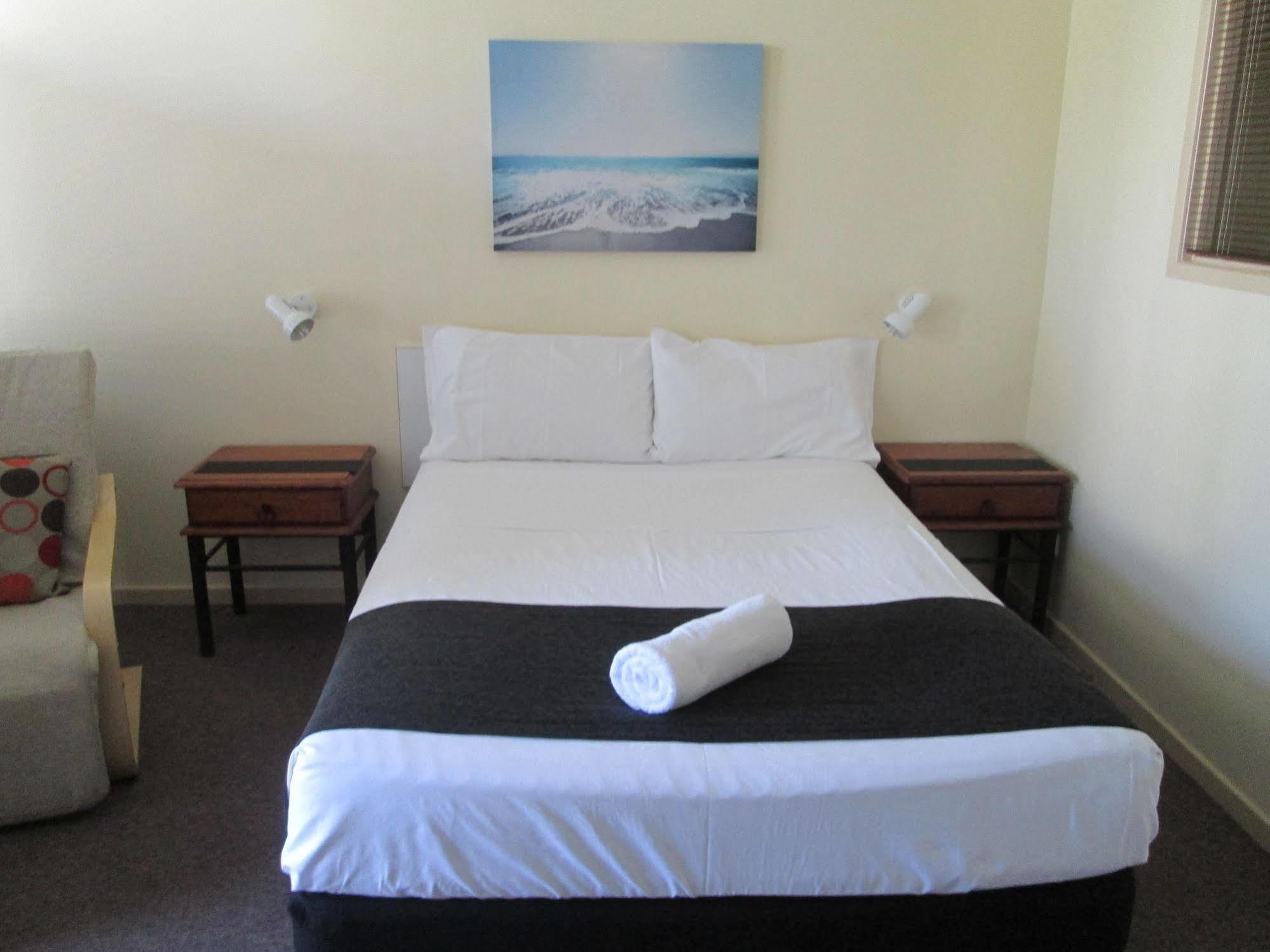 Tower Court Motel - Adults Only Haven Hervey Bay Esterno foto